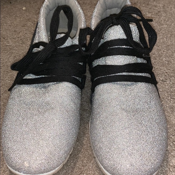 mia tennis shoes